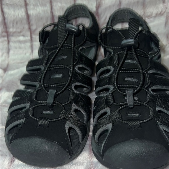 Croft &‎ Barrow Black Women’s Closed-Toe Sandals for Active Wear - Picture 4 of 16